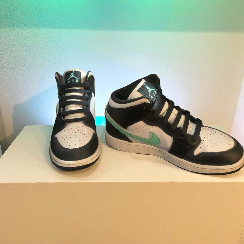 Nike Air Jordan 1 Mid 'Green Glow' DQ8426-103